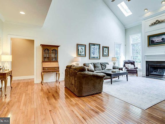 5th image of 22580 Bretmar Pl