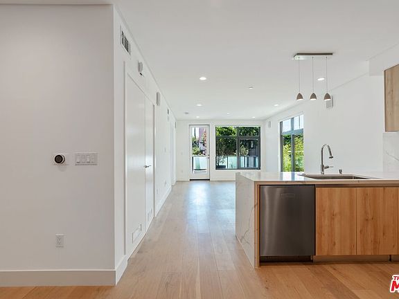 3rd image of 399 E Del Mar Blvd #106