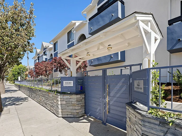 14543 Burbank Blvd — Photo 19
