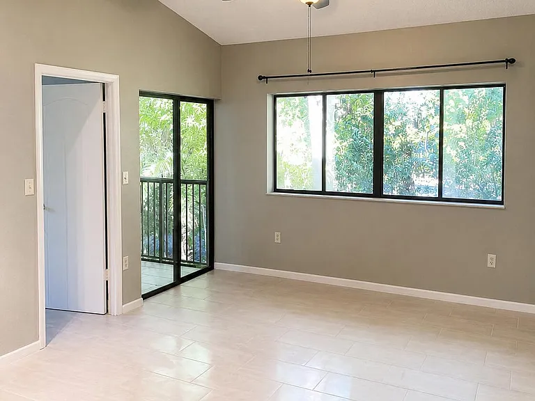 2550 SW 18th Ter #1606 — Photo 2