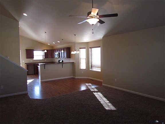 5th image of 1910 Goldfinch Ct