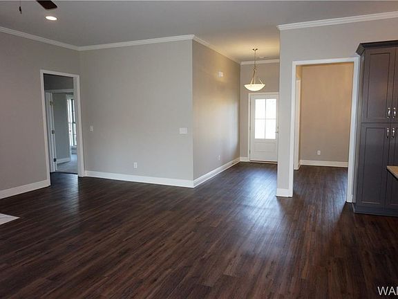 2nd image of 1601 Arborway Cir