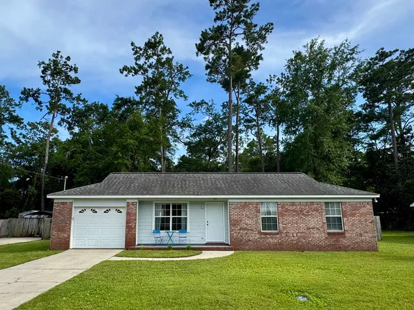 27 Pirates Cove Ln, Saint Marks, FL 32355