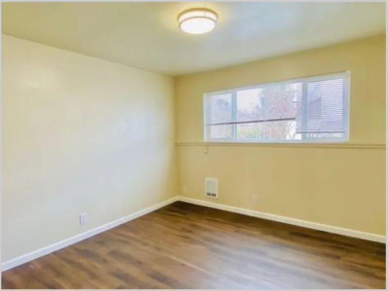 2000 Waverly Pl N #2 — Photo 9