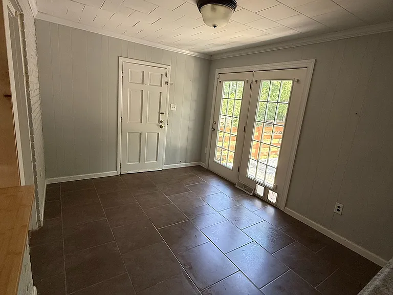 324 E Peterson Dr — Photo 17