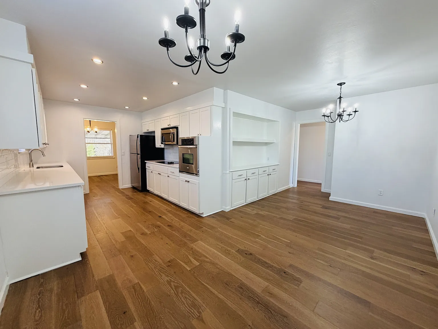 2705 Carlton Way - 1 — Photo 4