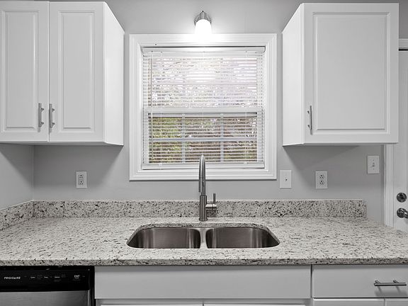 5th image of 1270 Silver Star Dr