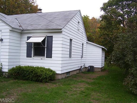 3rd image of 695 Myrtle Ave