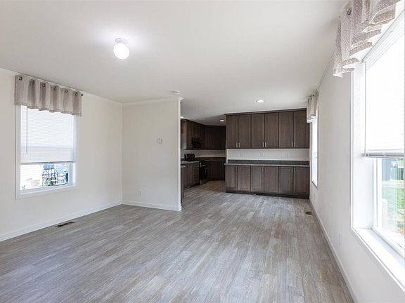 4th image of 3003 Wilson St #19