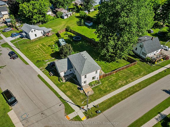 2nd image of 15 Dundas St