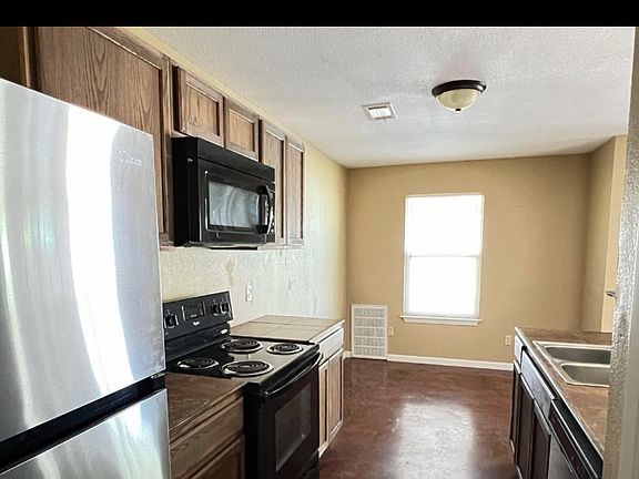 4th image of 1610 Albert Broadfoot St