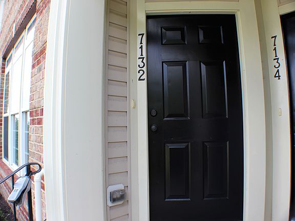Lower two level ths w/garage