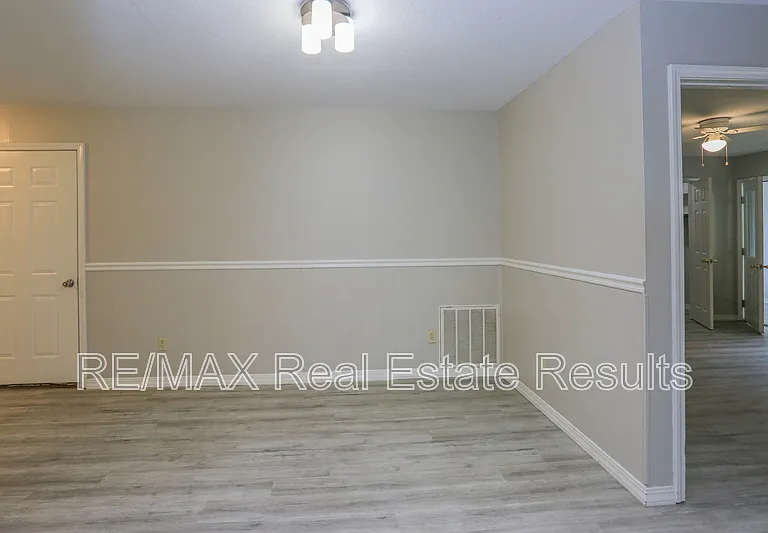 205 White Oak Dr NE #C — Photo 11