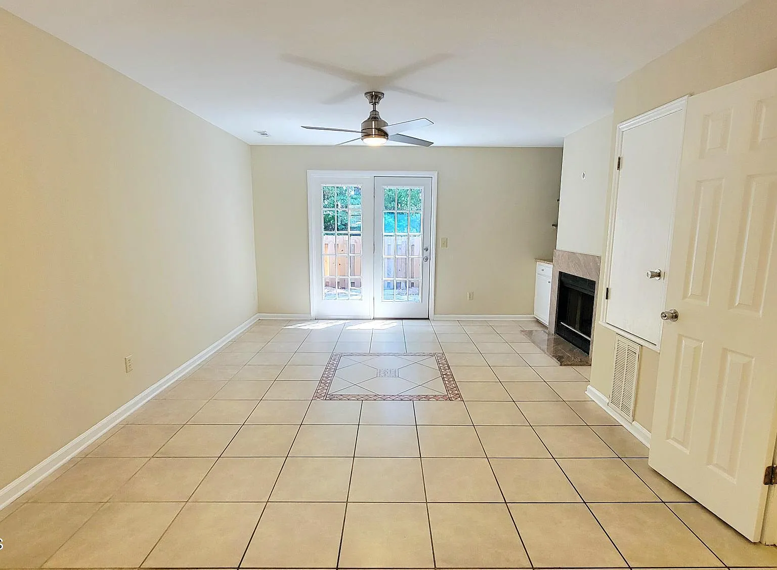 2 bed, 1.5 bath, $1,500 — Photo 3