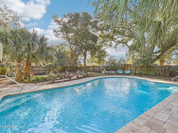 1911 TANGLEWOOD Road, Jacksonville Beach, FL 32250