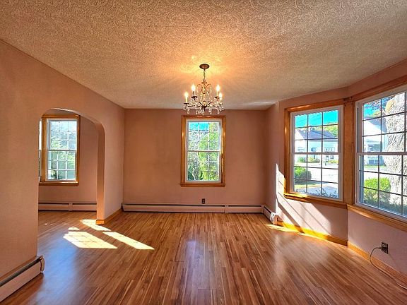 5th image of 214 Sweden Street