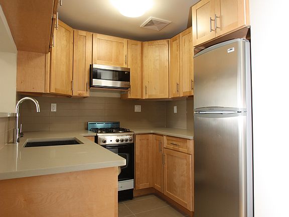 2nd image of 170 E 112th St APT 2C