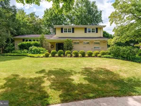 1826 Squire Ct, Wyomissing, PA 19610