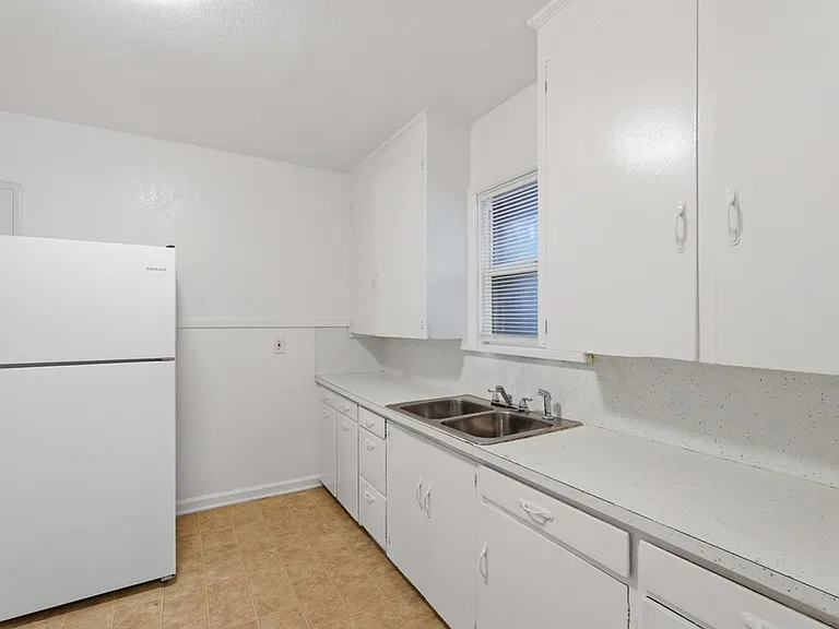 2736 Madison Ave — Photo 21
