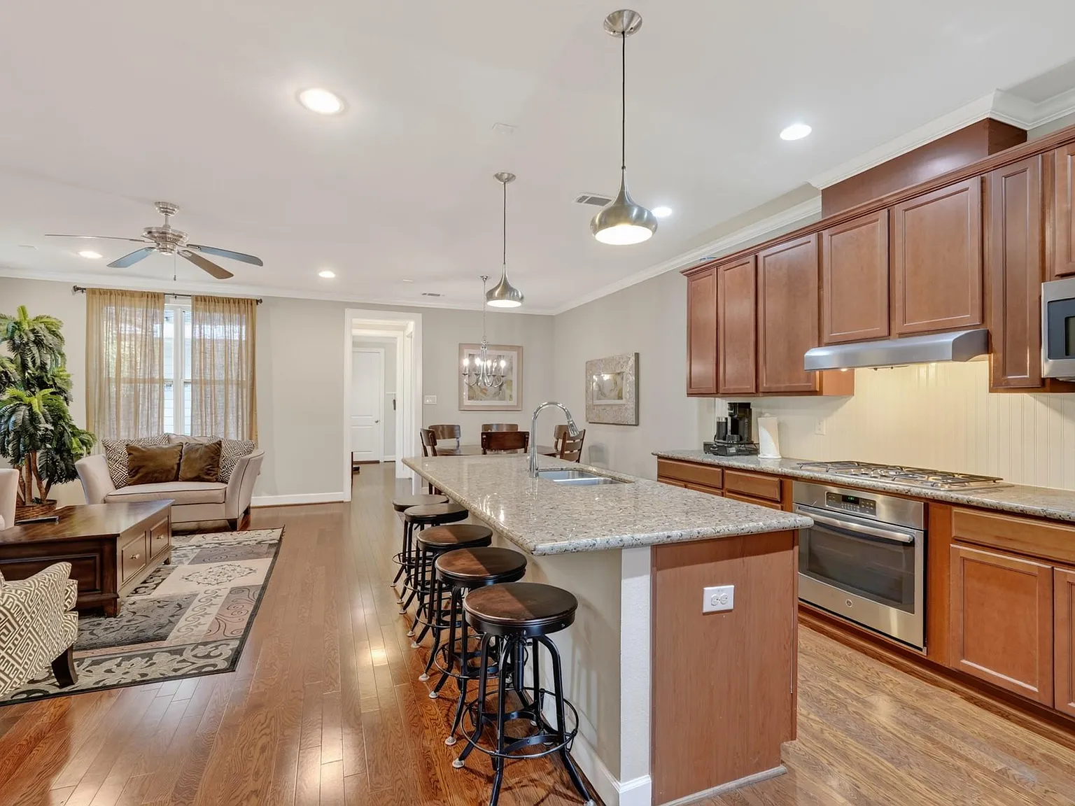 4 bed, 3.5 bath, 2416 sqft, $3,450 — Photo 2