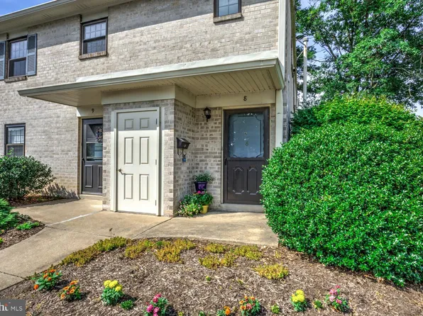 8 Valleybrook Dr, Lancaster, PA 17601