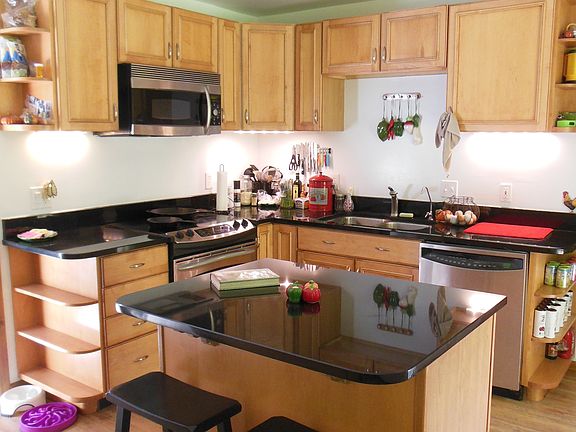 Kitchen, all appliances stay