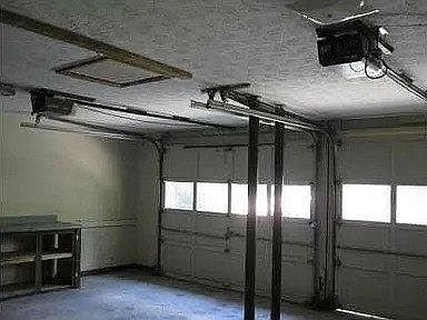 2nd image of 2121 Crescentview Dr