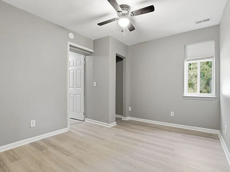 1200 Grady St — Photo 9