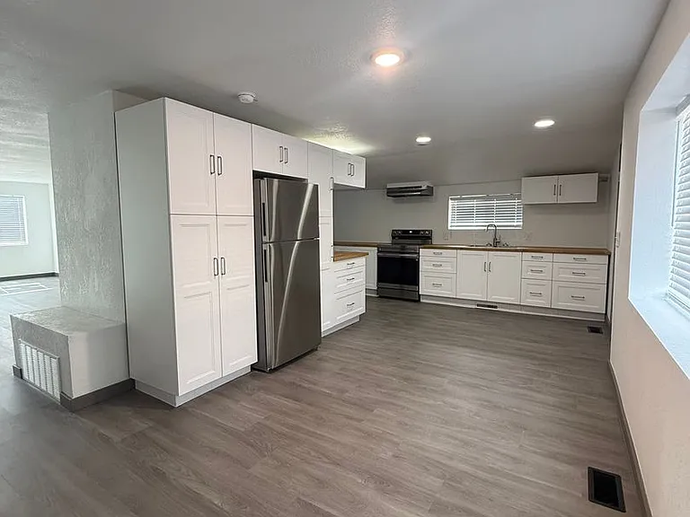 2551 S Main St — Photo 12