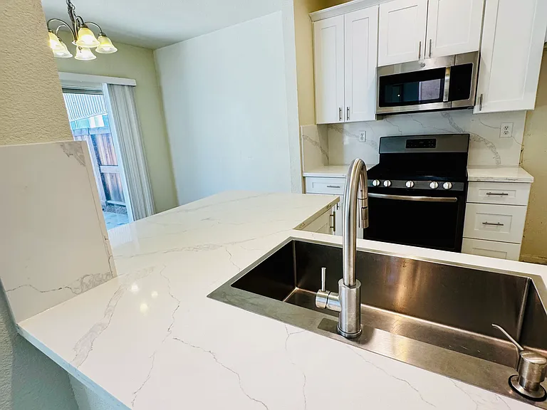 225 Tamarisk Cir — Photo 3