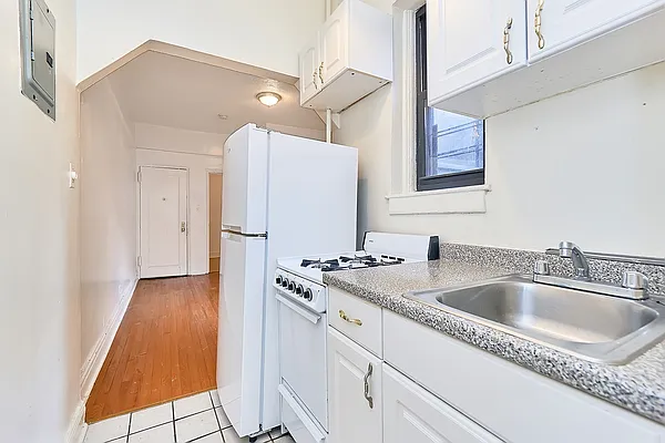 Rented by Compass | media 9