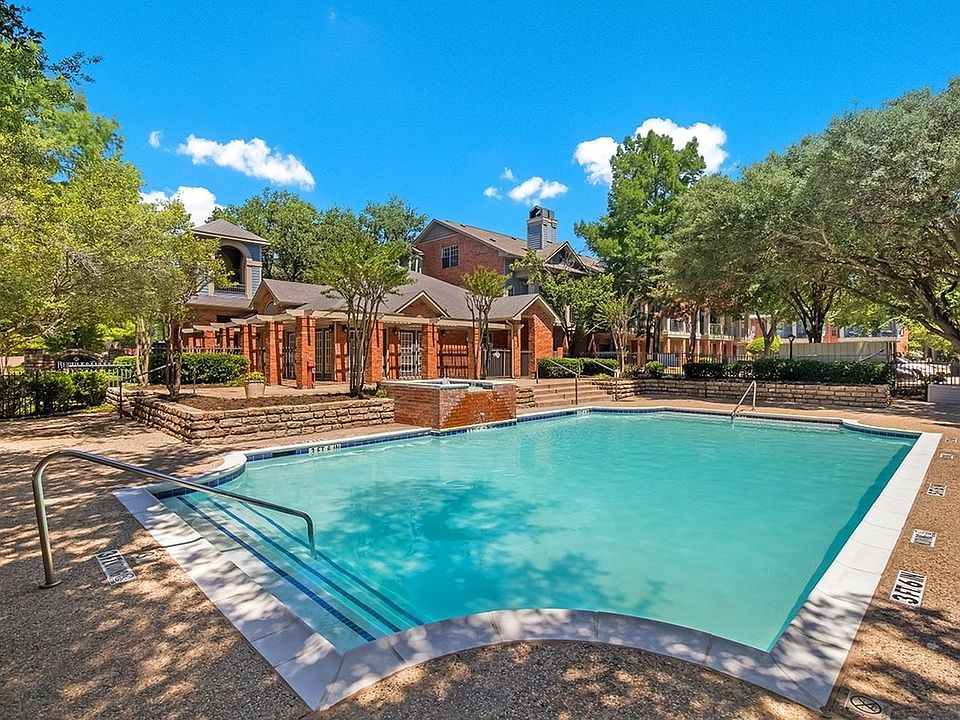 Create memories poolside at our vibrant apartment community