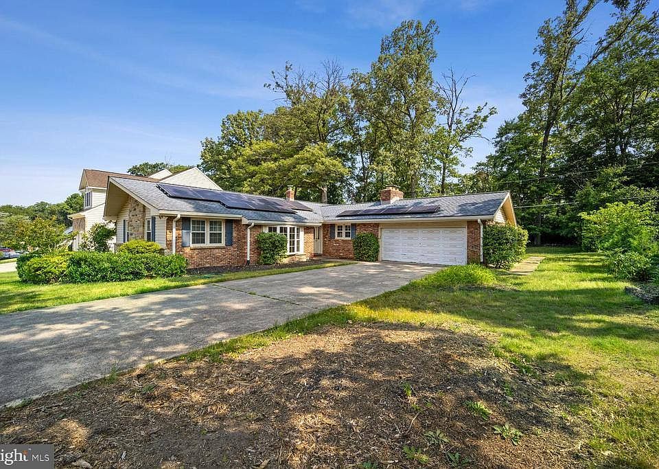 1st image of 2104 Fernglen Way
