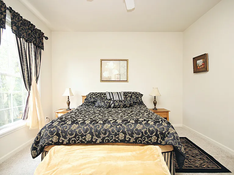 300 Riverbend Dr #4B — Photo 12