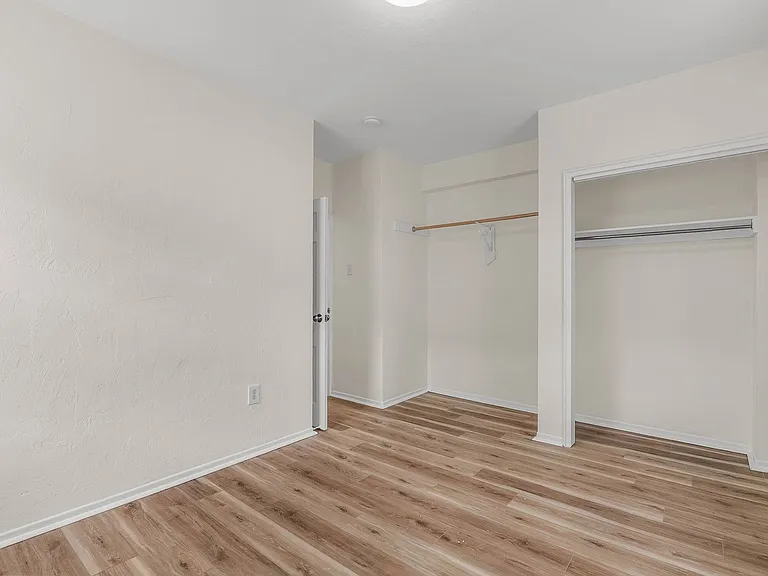 734 N Terrace St — Photo 5