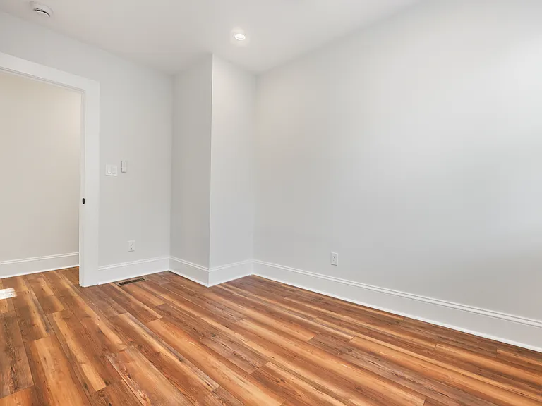 58 Walter Ave — Photo 29