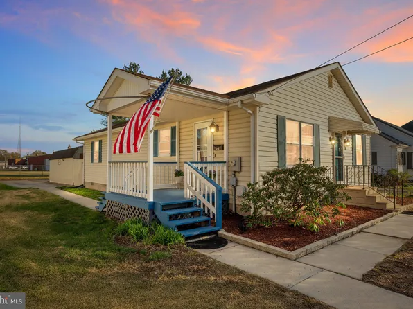 216 Delaware Ave, Harrington, DE 19952