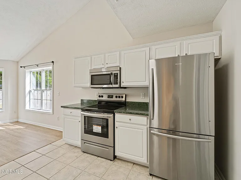 102 Mendover Dr — Photo 11