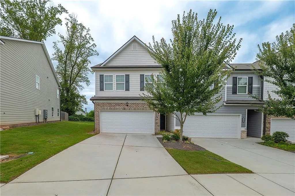 3 bed, 2.5 bath, 2085 sqft, $2,300 — Photo 1