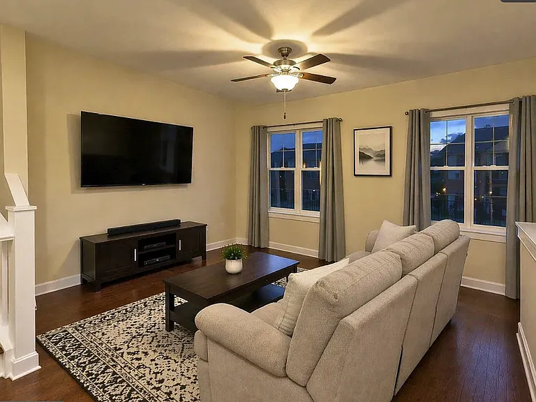 2238 Deyerle Ave — Photo 11