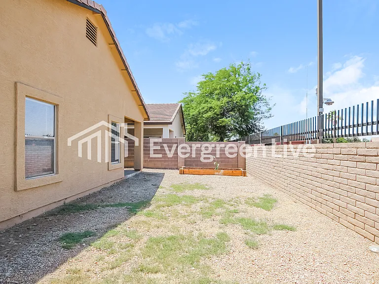 6038 N 68th Dr — Photo 14