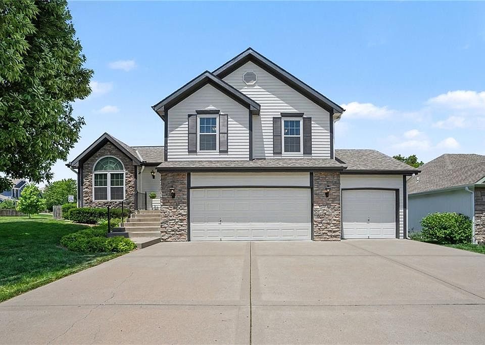 1st image of 986 Wellington Way