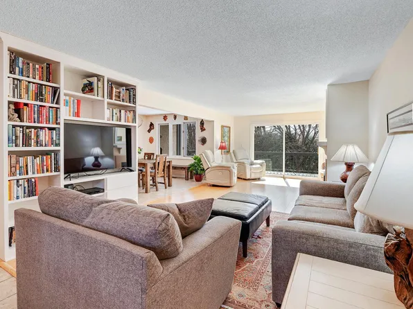 6129 Blake Ridge Rd, Edina, MN 55436