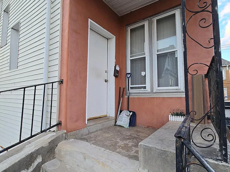 6424 N 5th St — Photo 1