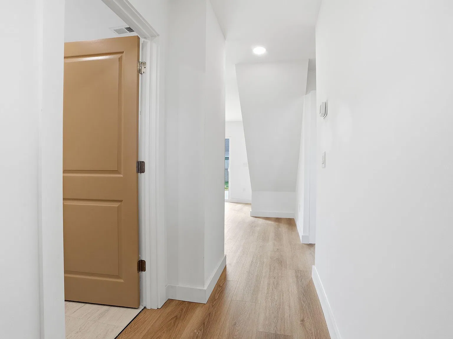 4 bed, 2600 sqft, $3,650 — Photo 4