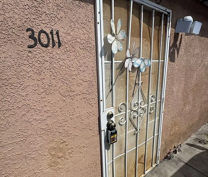 3011 Franklin Ave — Photo 2