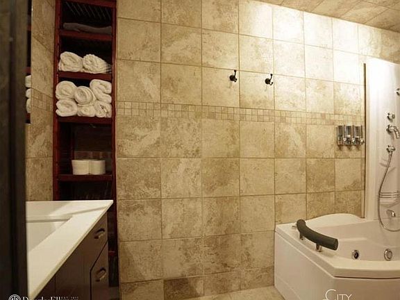 4th image of 214 Edgecombe Ave APT 2