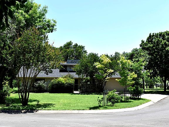 2nd image of 550 Sand Bend Dr