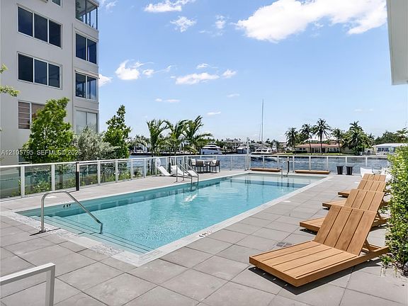 5th image of 407 N Riverside Dr #202