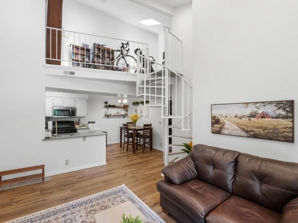 650 S Main St #3304